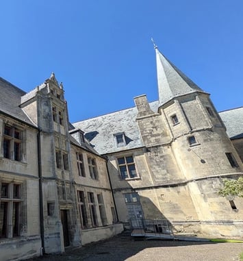 Visite guidée à Laon : L'hôtel du Petit-Saint-Vincent
