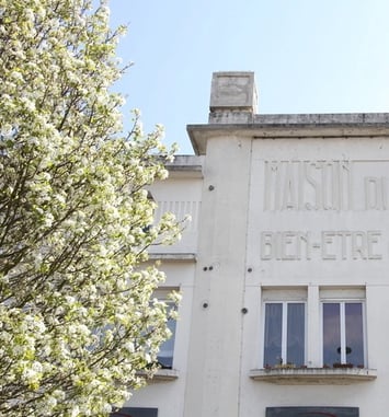 De la rue Victor Basch à la Maison du Peuple