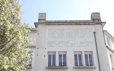 De la rue Victor Basch à la Maison du Peuple