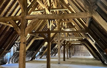 Visite du grenier de la Halle aux grains