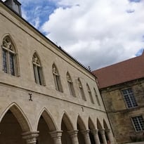Visite guidée à Laon : l'ancien palais épiscopal (actuel Tribunal)