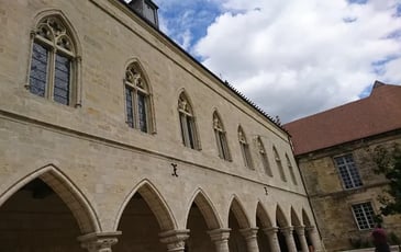 Visite guidée à Laon : l'ancien palais épiscopal (actuel Tribunal)